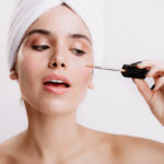 Perbedaan Concealer Cair dan Stick