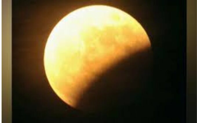 Definisi Lengkap tentang Gerhana Bulan Total, Bukan Bulan yang Bergerak