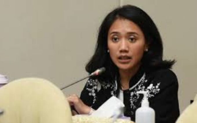 Putri Anetta Komarudin katanya Gantikan Dito Ariotedjo