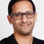 Nadiem Makarim Resmi Pakai Rompi Merah