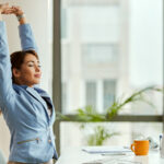Gerakan Stretching di Kantor