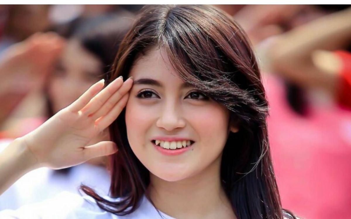 Mitos Gigi Gingsul Pemikat dengan Senyum Manis