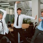 4 Zodiak yang Paling Cocok Jadi Personality Hire, Bikin Kantor Serasa Nongkrong!