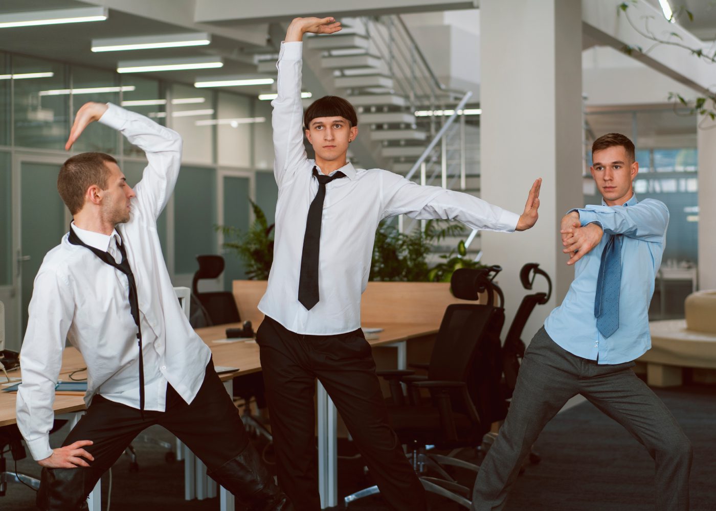 4 Zodiak yang Paling Cocok Jadi Personality Hire, Bikin Kantor Serasa Nongkrong!