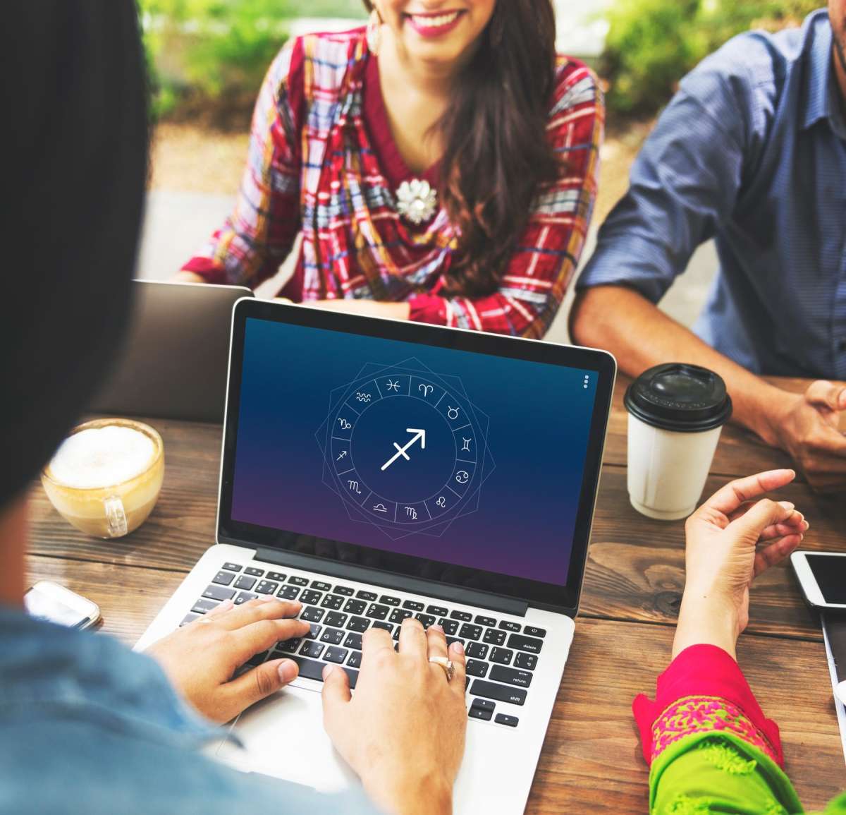 Yuhuu! 3 Zodiak Ini Diprediksi Ketiban Rezeki Nomplok Hari Ini 24 September 2025, Adakah Kamu Salah Satunya?