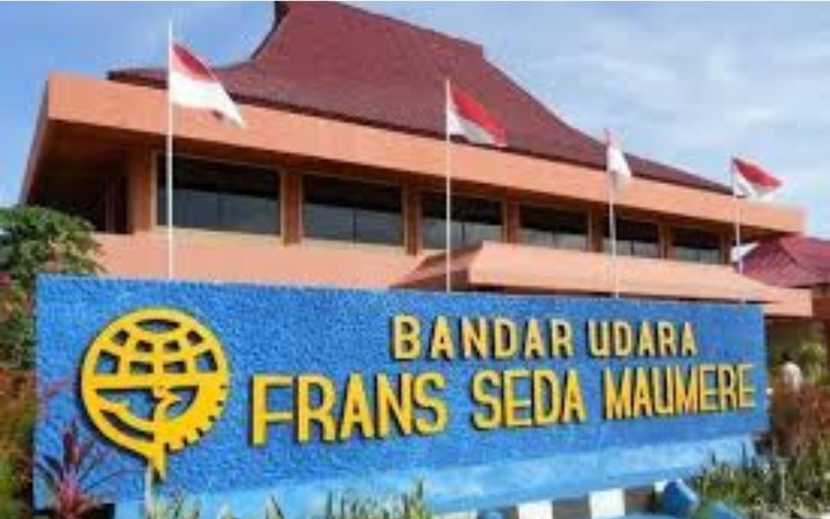 2 Bandara di NTT Tutup Sementara Akibat Gunung Lewotolok dan Lewotobi Erupsi