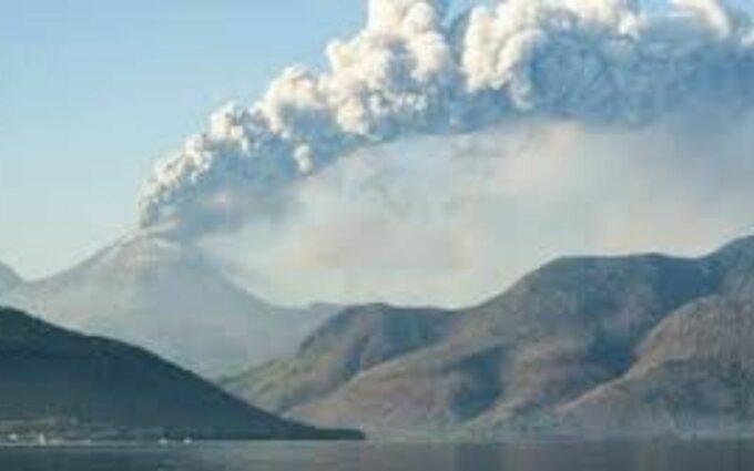 Kapolda NTT Imbau Warga Tetap Tenang dan Waspada Pasca Erupsi Gunung Lewotobi Laki-laki