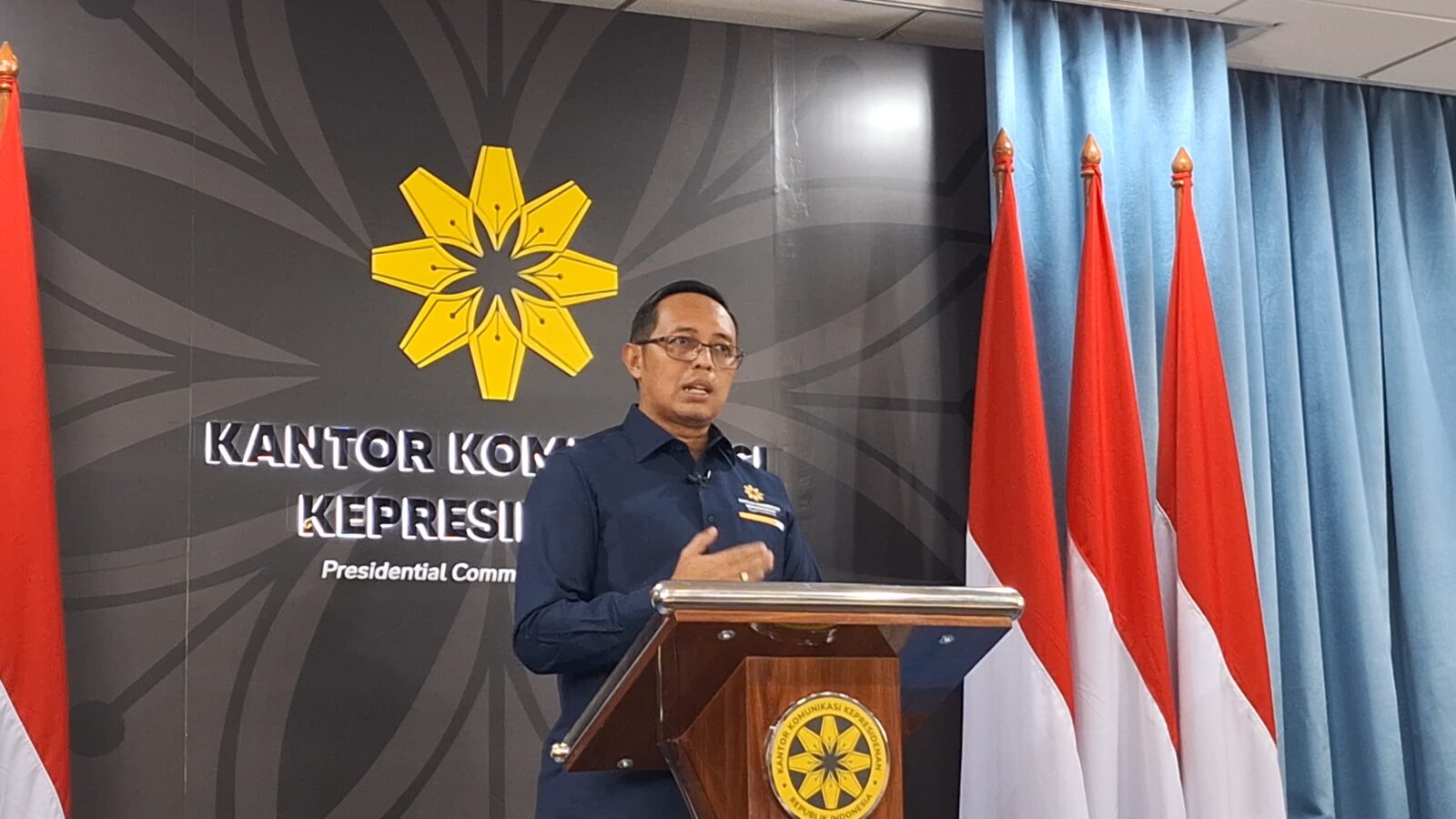 Kepala Kantor Kepresidenan (PCO) Hasan Nasbi mengungkapkan alasan program Presiden Prabowo Subianto ditayangkan di bioskop.