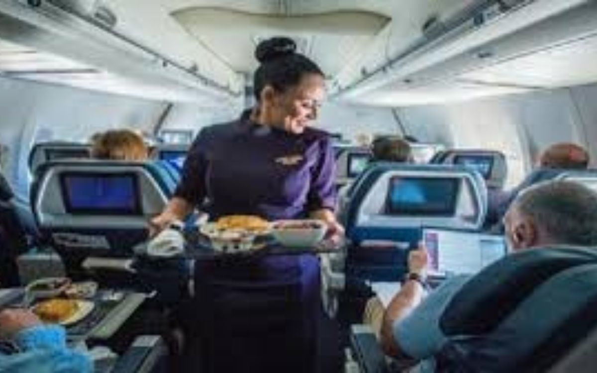 Jenis Makanan yang Dibenci Pramugari Pesawat jika Dibawa Penumpang