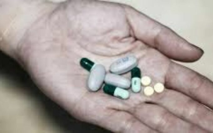 Hari Apoteker Sedunia, Jangan Telan Mentah-Mentah Mitos Obat