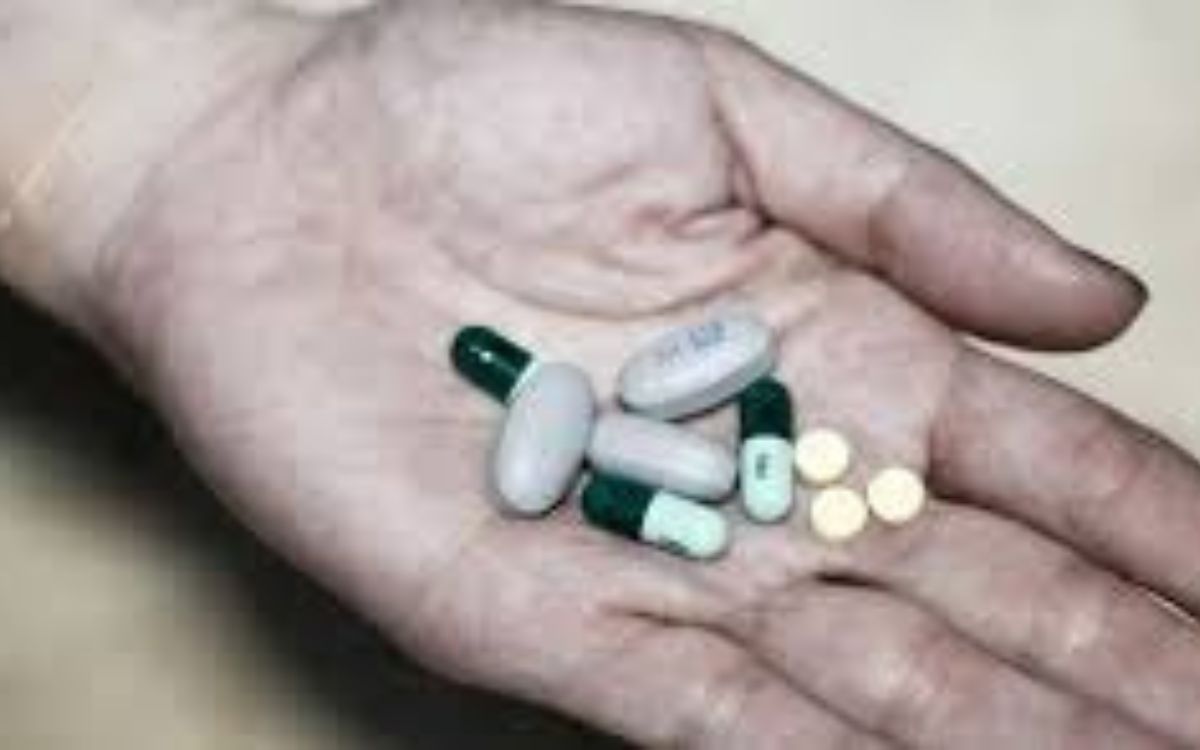 Hari Apoteker Sedunia, Jangan Telan Mentah-Mentah Mitos Obat