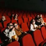 Kalau kamu sering bingung mau pilih kursi bioskop yang mana, jawabannya simpel: kolom tengah adalah posisi terbaik