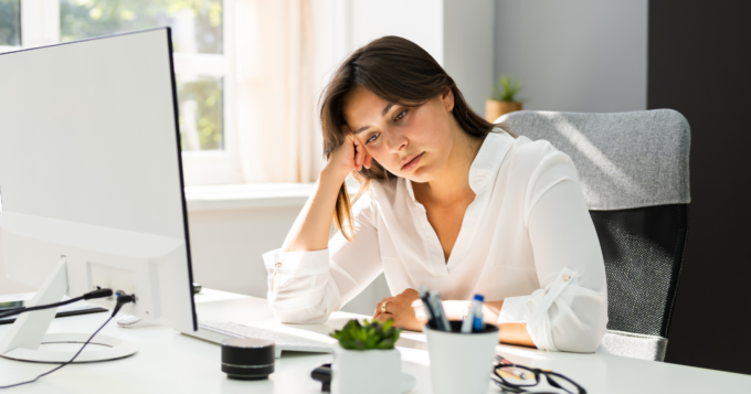 Mengapa Banyak Orang Tidak Bahagia di Tempat Kerja? Ini 7 Penyebab dan Solusinya