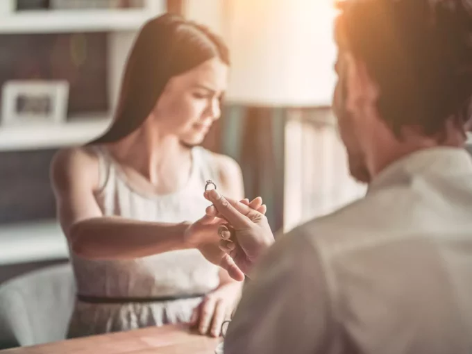 Stop Buang Waktu! 4 Zodiak Ini Paling Sulit Diajak Komitmen Jangka Panjang