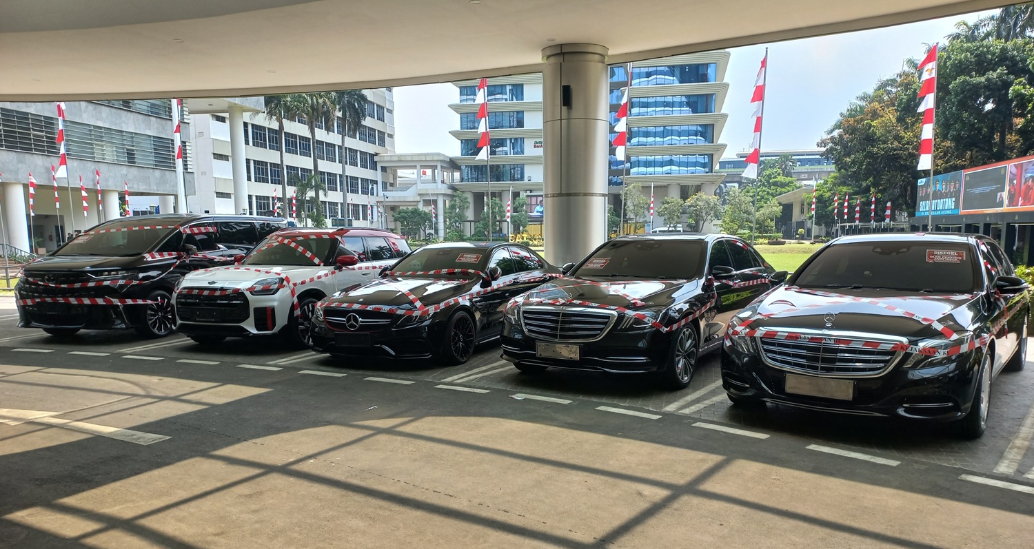 Kejagung Sita dan Pindahkan 10 Mobil Mewah Milik Riza Chalid ke Rupbasan