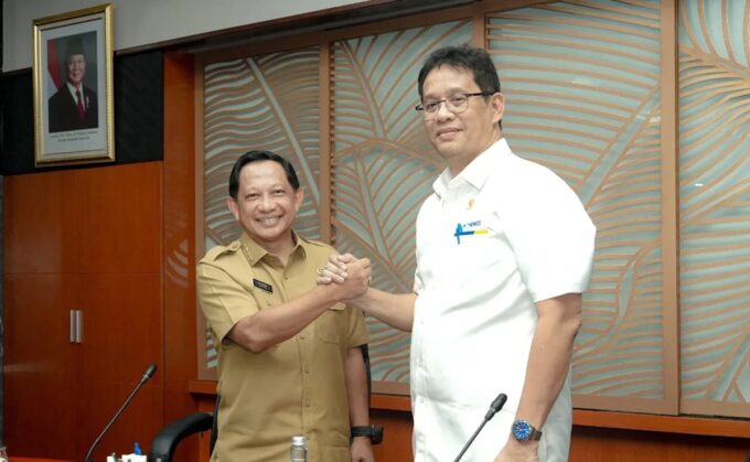 Mendagri Tito tegaskan satu suara dengan Menkeu Purbaya soal dana derah. Foto: @titokarnavian