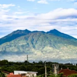 Misteri dan Kekuatan Gaib Gunung Salak: Benarkah Pintu Gerbang Kerajaan Pajajaran Hilang?