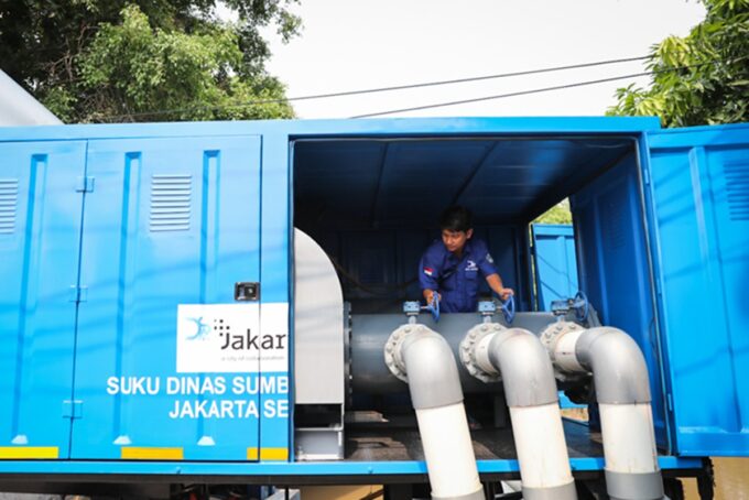 Pemprov DKI menyiapkan pompa air di sejumlah titik untuk antisipasi banjir di musim hujan.