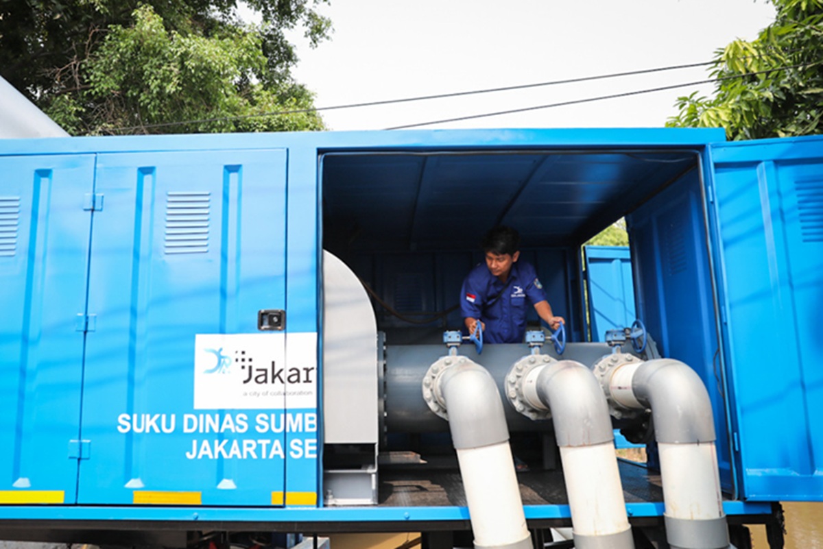 Pemprov DKI menyiapkan pompa air di sejumlah titik untuk antisipasi banjir di musim hujan.