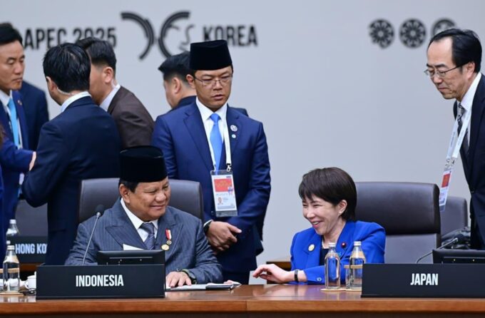 Presiden Prabowo Subianto dan PM Jepang Sanae Takaichi di KTT APEC 2025