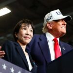 Sanae Takaichi bersama Donald Trump di kapal induk Amerika Serikat