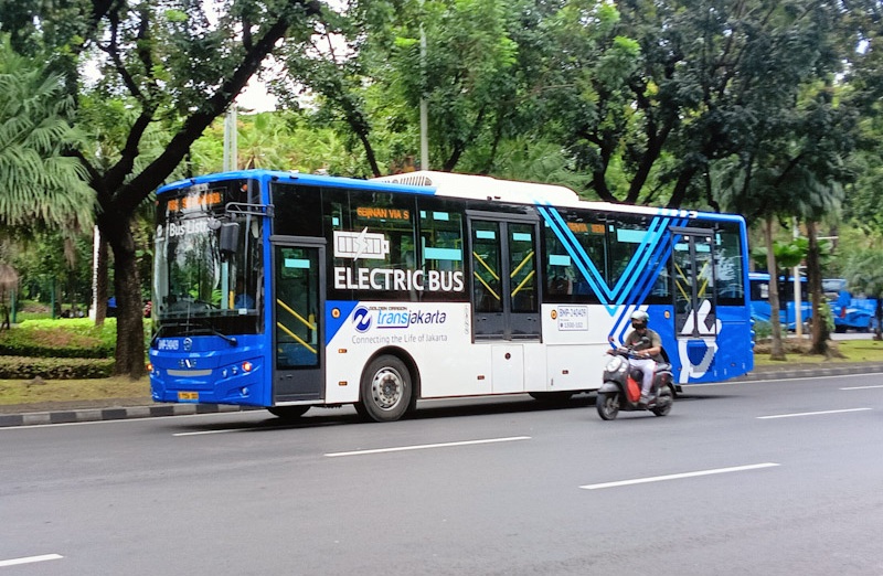 Pemprov DKI berjanji akan melakukan perbaikan fasilitas dan peningkatan layanan Transjakarta.