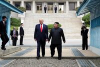 Presiden AS Donald Trump masih mencari waktu untuk kembali melakukan pertemuan dengan Pemimpin Korut, Kim Jong-un.
