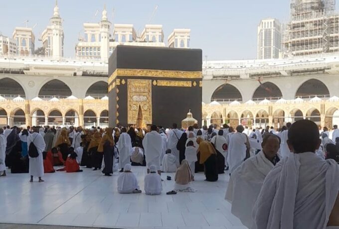 Pemerintah legalkan umrah mandiri.