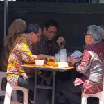 Menkeu Purbaya Makan di Pinggir Jalan