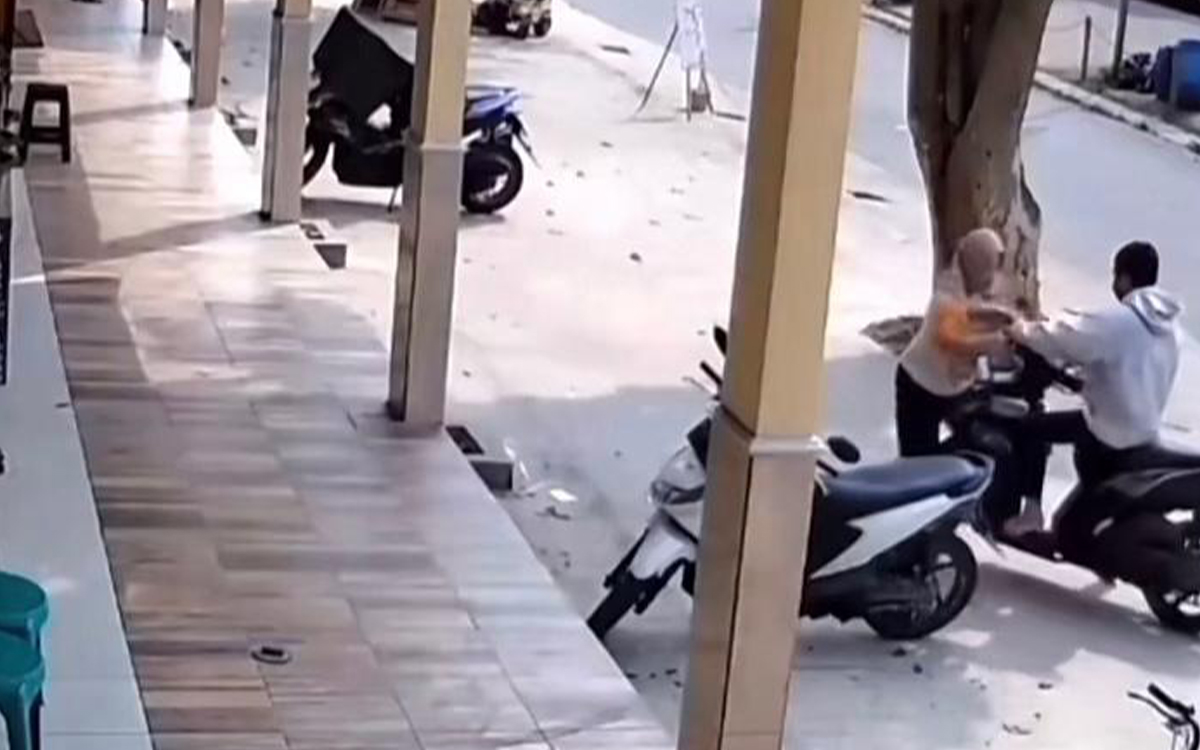 Pencurian HP dan Uang di Toko Dimsum