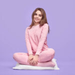 Benarkah Duduk di Atas Bantal Bisa Bikin Bisulan? Mengupas Mitos 'Pamali' dari Nenek Moyang