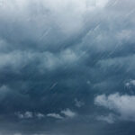 Prakiraan Cuaca Jabodetabek 12 Oktober 2025, Waspada Potensi Hujan Siang Hari!