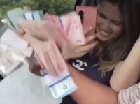 Istri Kades pamer uang