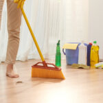 Mitos Tidak Boleh Menyapu Malam Hari