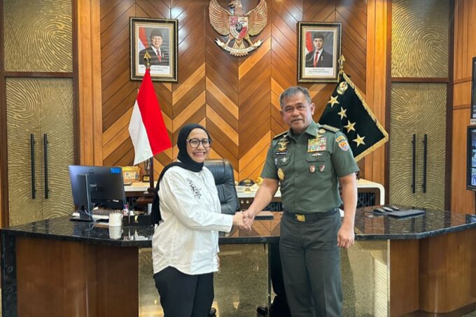 Wakil Kepala BGN, Nanik Sudaryati Deyang bertemu dengan KSAD Jenderal TNI Maruli Simanjuntak. Foto: BGN