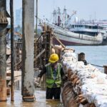 Warga diminta mewaspadai banjir rob di pesisir Jakarta pada awal November.