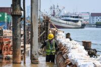 Warga diminta mewaspadai banjir rob di pesisir Jakarta pada awal November.