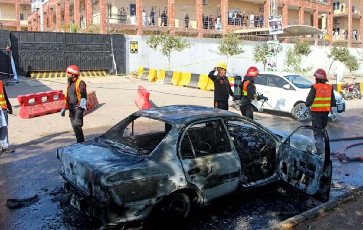 Aksi bom bunuh diri di Islamabad tewaskan 12 orang.