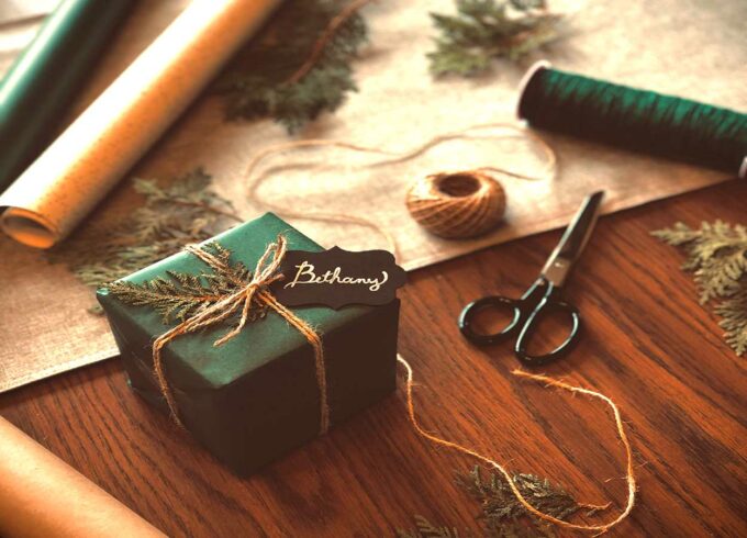 Cara membungkus kado rapi