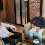 Dahlan Iskan bertamu ke rumah Burhanuddin Abdullah-FOTO HARIAN DISWAY-