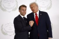 Presiden Trump menyebut AS punya banyak masalah dengan Prancis.