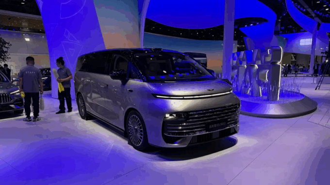 Minivan Geely Galaxy V900