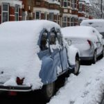 Salju lebat sebabkan pemadaman listrik dan penutupan sekolah di Inggris.