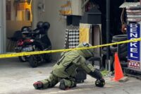 Tim penjinak bom dikerahkan memeriksa koper tak bertuan di Denpasar. Foto: Polresta Denpasar