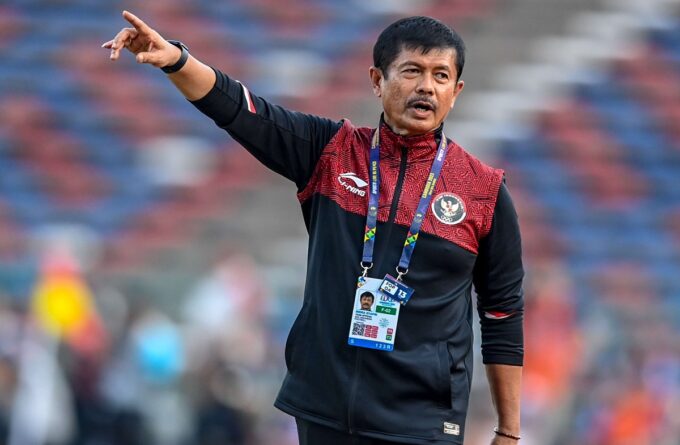 Coach Indra Sjafri tak mau timnya disamakan dengan skuad Gerald Vanenburg.