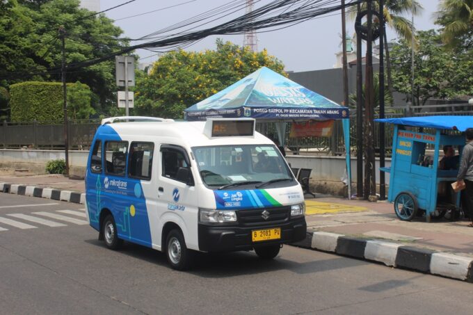 Pemprov DKI Jakarta akan lakukan peremajaan 100 unit angkot tua.