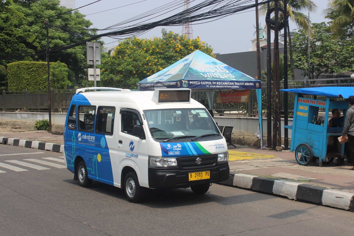 Pemprov DKI Jakarta akan lakukan peremajaan 100 unit angkot tua.