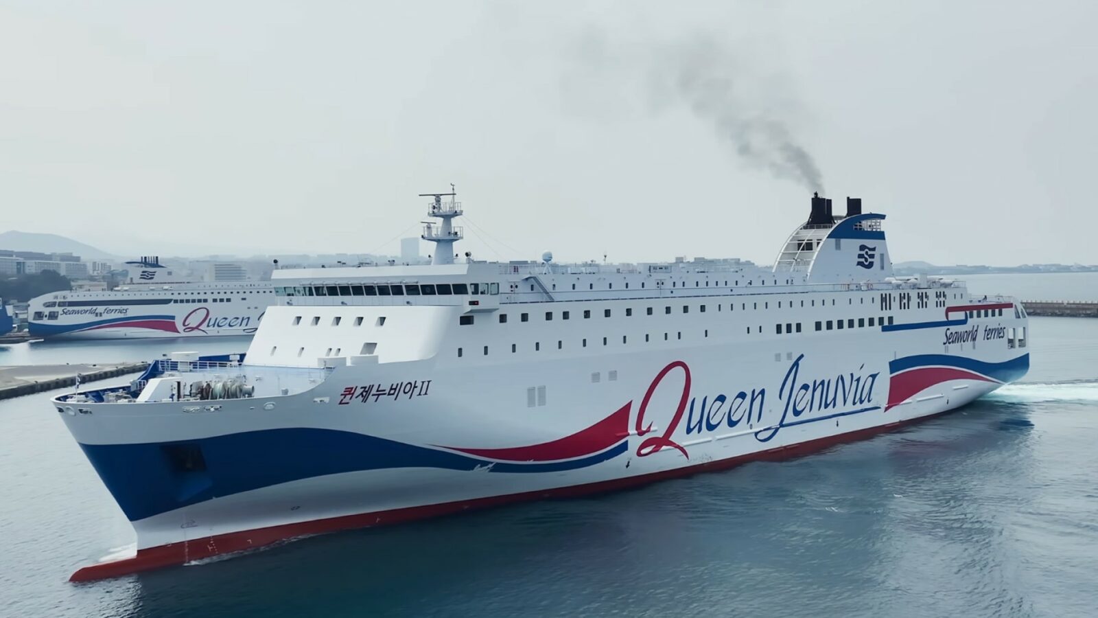 Kapal Queen Jenuvia 2