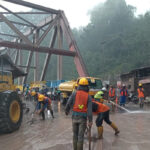 Kemen PU kerahkan alat berat untuk atasi dampak erupsi gunung Semeru.