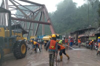 Kemen PU kerahkan alat berat untuk atasi dampak erupsi gunung Semeru.